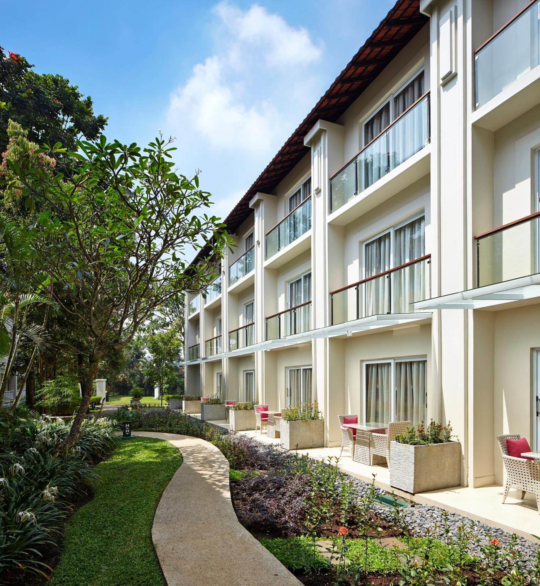 Sheraton Bandung Hotel & Towers Exterior foto