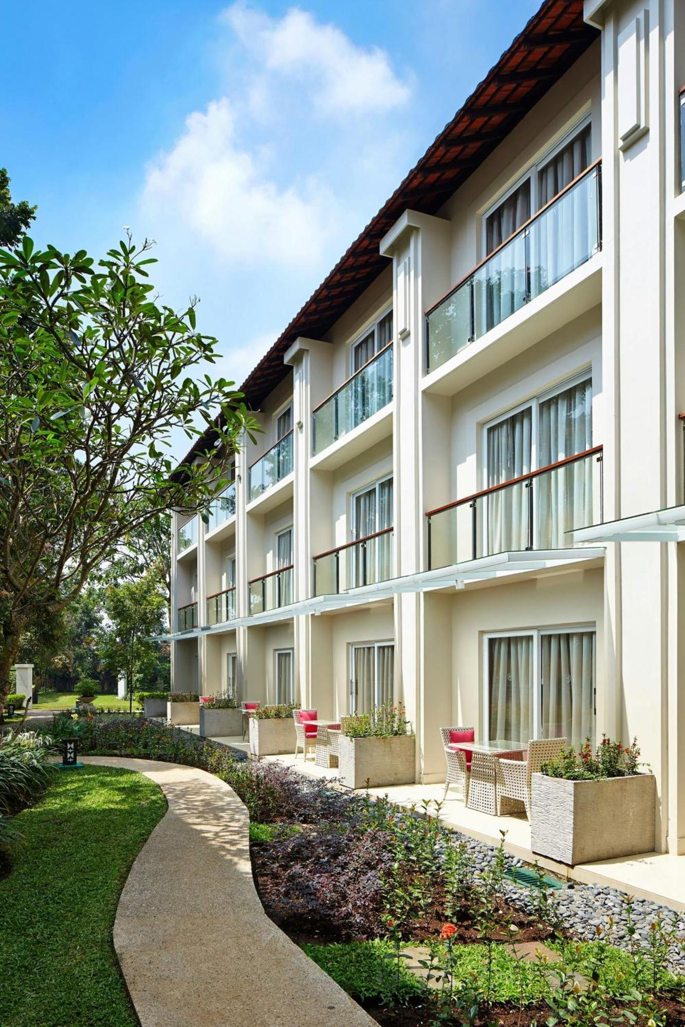 Sheraton Bandung Hotel & Towers Exterior foto